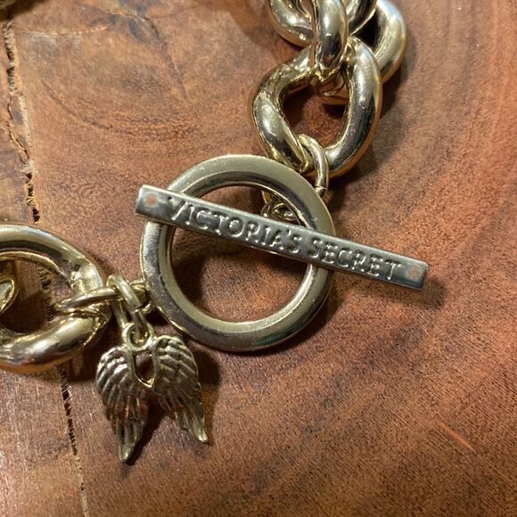 VICTORIA’S Secret gold chunky link bracelet with inset crystal accents - Picture 2 of 5